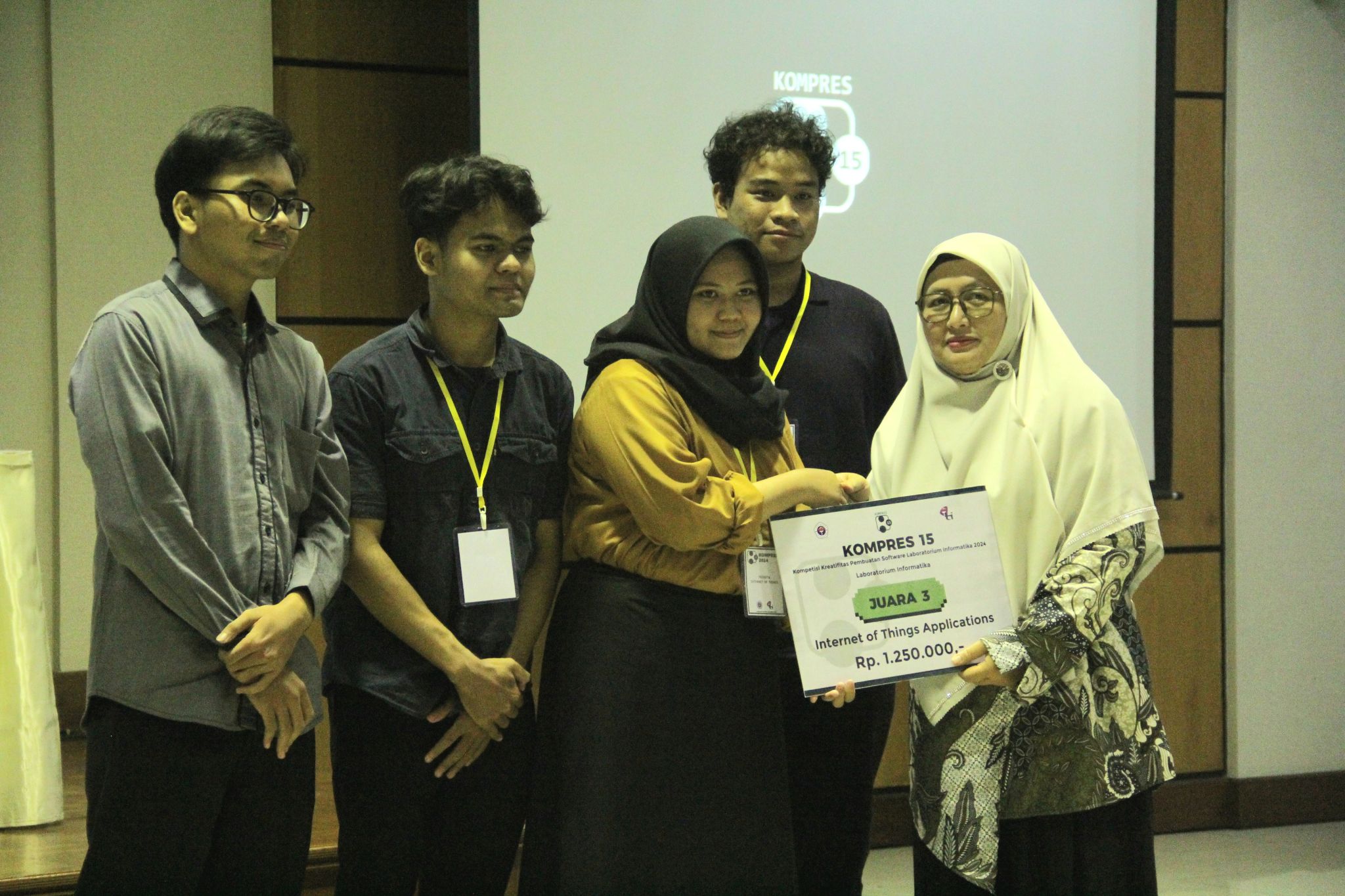 Pengalaman Pertama Kali Ikut Lomba Koding — ilustrasi artikel